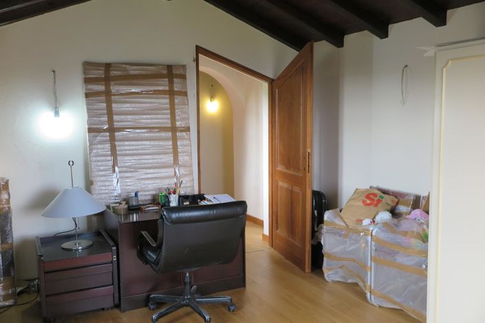 Image No.68-6 Bed Property for sale