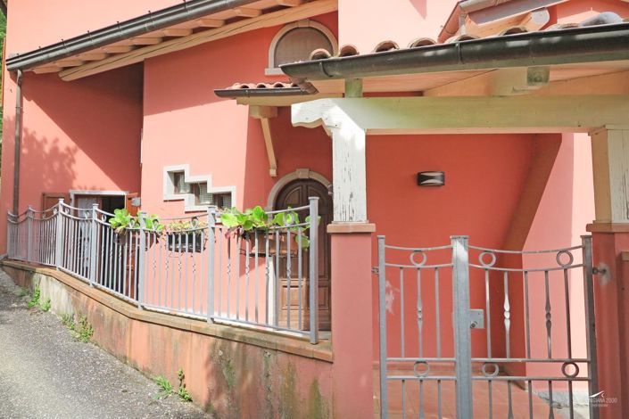 Image No.6-6 Bed Property for sale