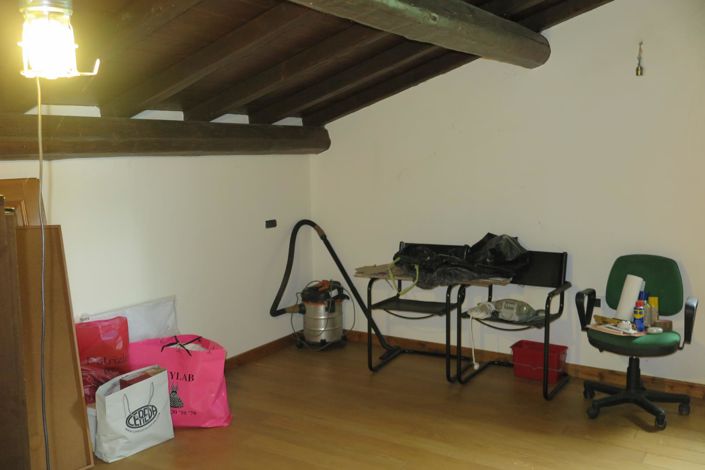 Image No.71-6 Bed Property for sale