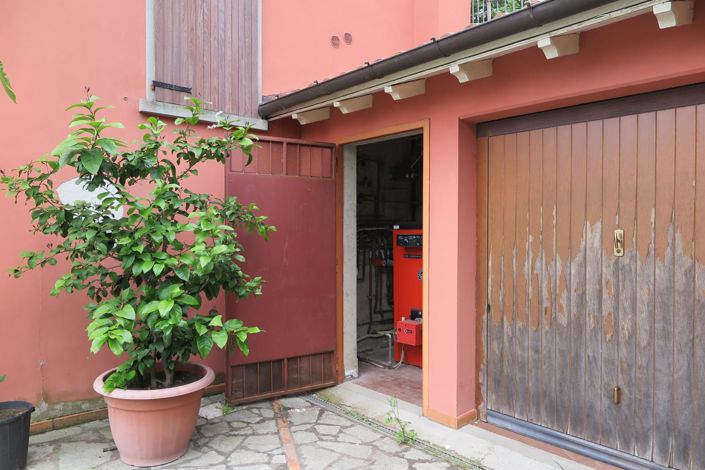 Image No.80-6 Bed Property for sale