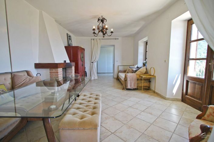 Image No.10-3 Bed Property for sale