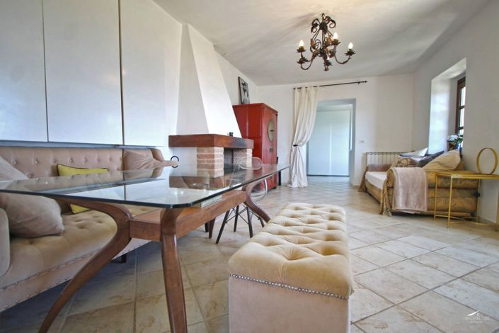 Image No.12-3 Bed Property for sale