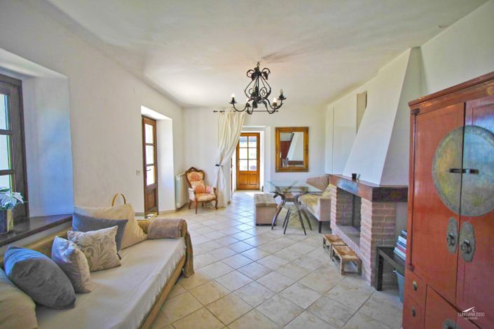 Image No.15-3 Bed Property for sale