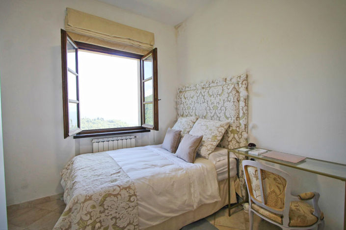 Image No.39-3 Bed Property for sale