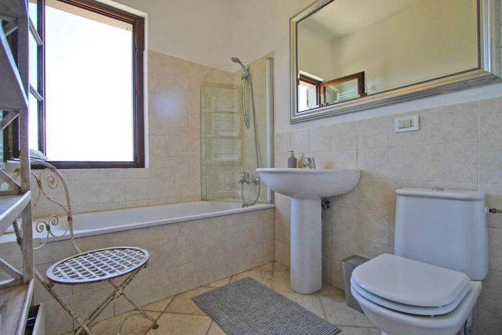 Image No.53-3 Bed Property for sale