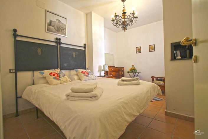 Image No.18-2 Bed Property for sale