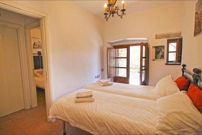 Image No.24-2 Bed Property for sale