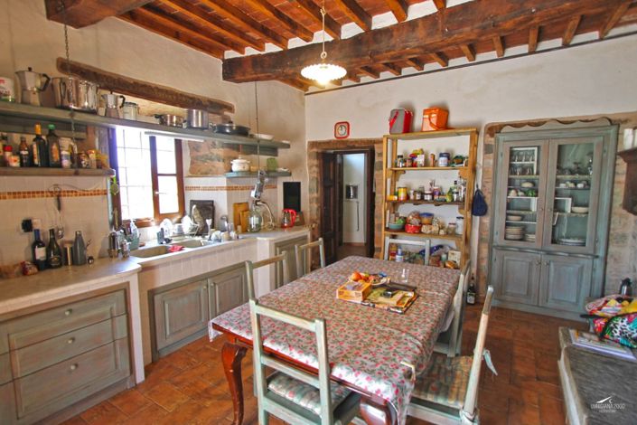 Image No.20-10 Bed Farmhouse for sale