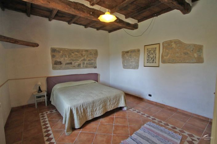 Image No.25-10 Bed Farmhouse for sale