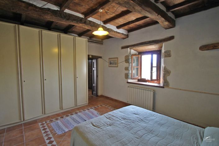 Image No.27-10 Bed Farmhouse for sale