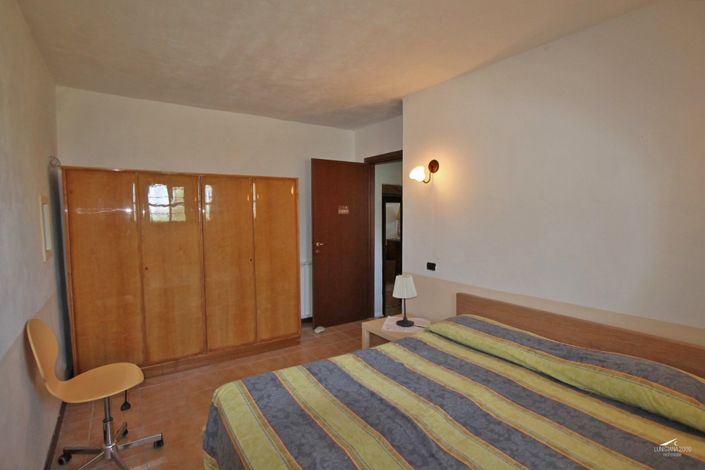 Image No.33-10 Bed Farmhouse for sale