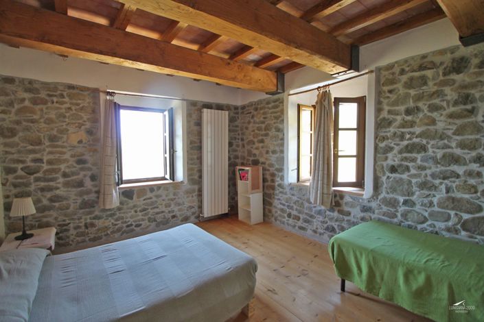 Image No.40-10 Bed Farmhouse for sale