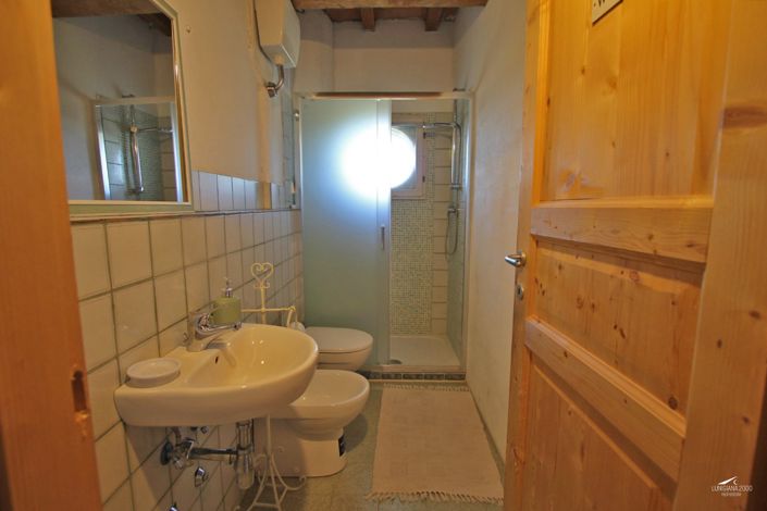 Image No.43-10 Bed Farmhouse for sale