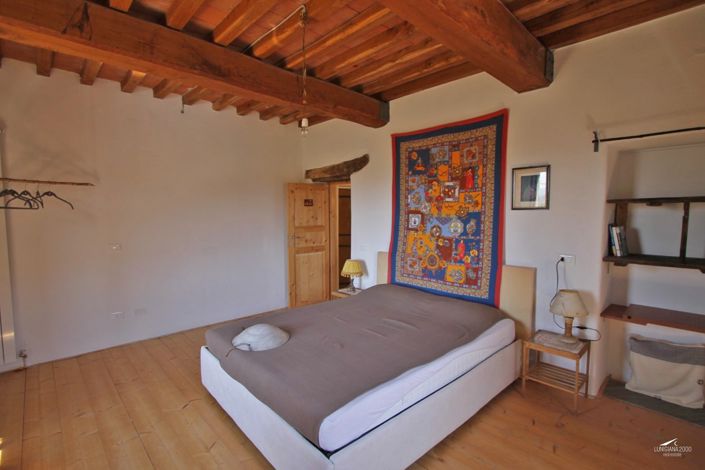 Image No.46-10 Bed Farmhouse for sale