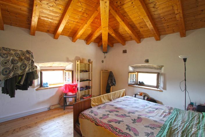 Image No.57-10 Bed Farmhouse for sale