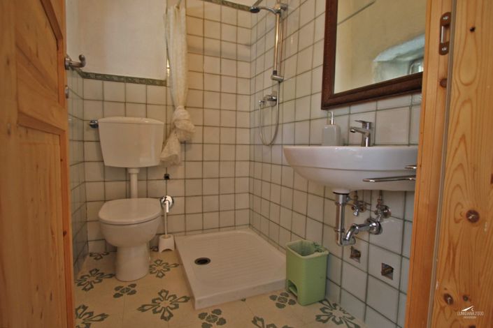 Image No.64-10 Bed Farmhouse for sale