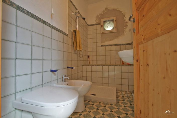 Image No.65-10 Bed Farmhouse for sale