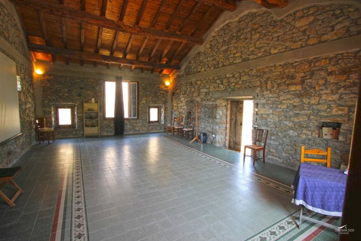 Image No.68-10 Bed Farmhouse for sale