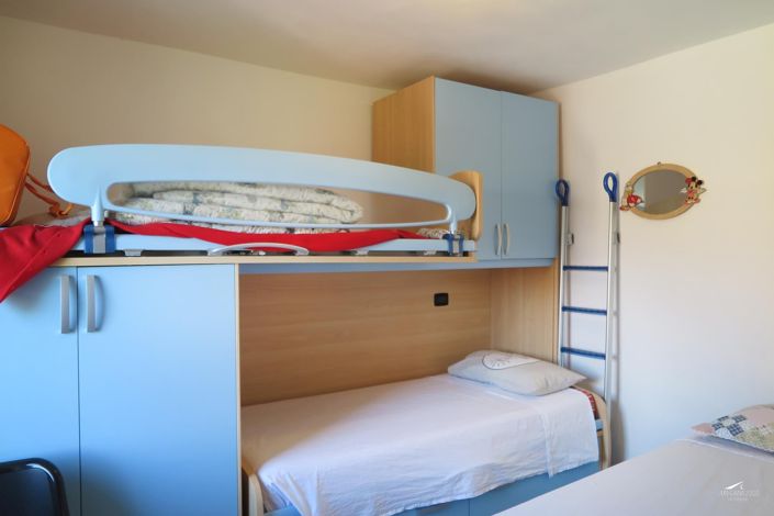 Image No.10-3 Bed Property for sale