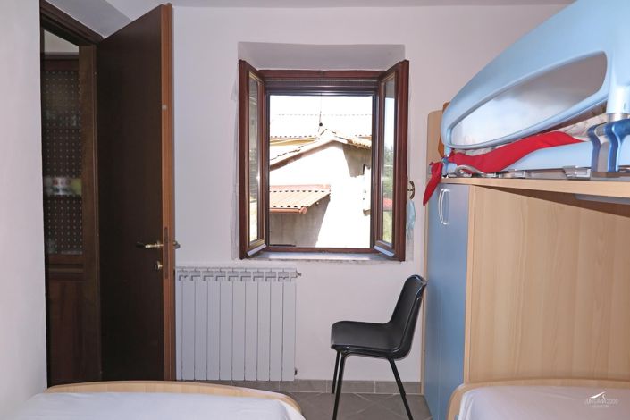 Image No.11-3 Bed Property for sale