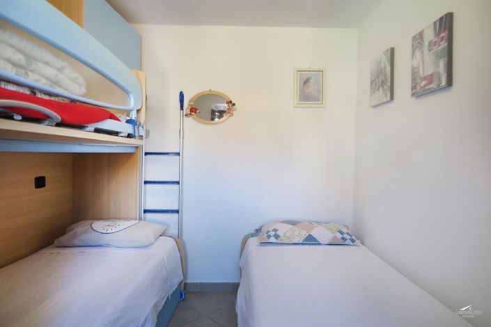 Image No.12-3 Bed Property for sale