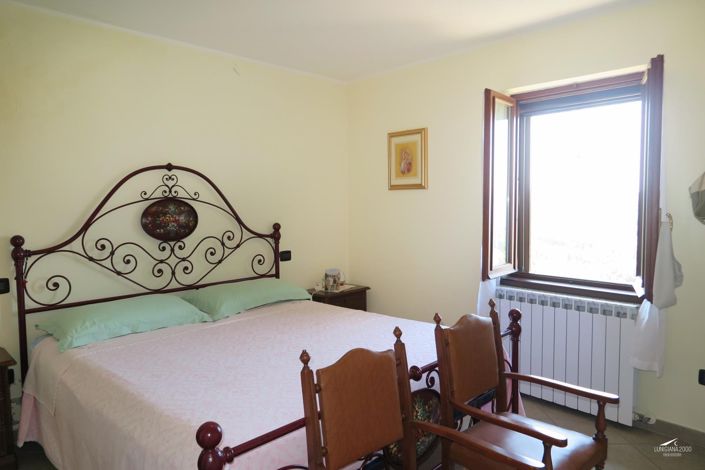 Image No.14-3 Bed Property for sale