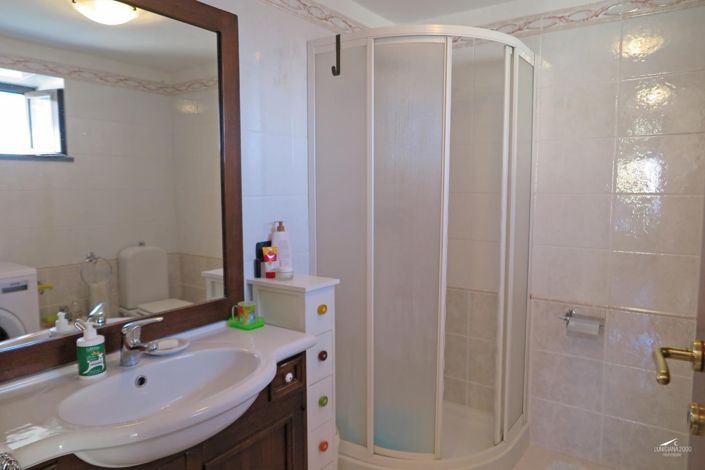 Image No.18-3 Bed Property for sale