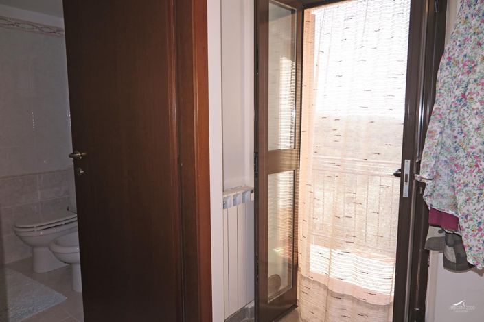 Image No.20-3 Bed Property for sale