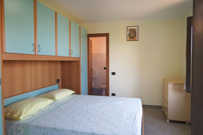 Image No.28-3 Bed Property for sale