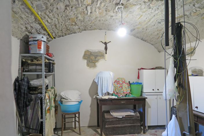 Image No.37-3 Bed Property for sale