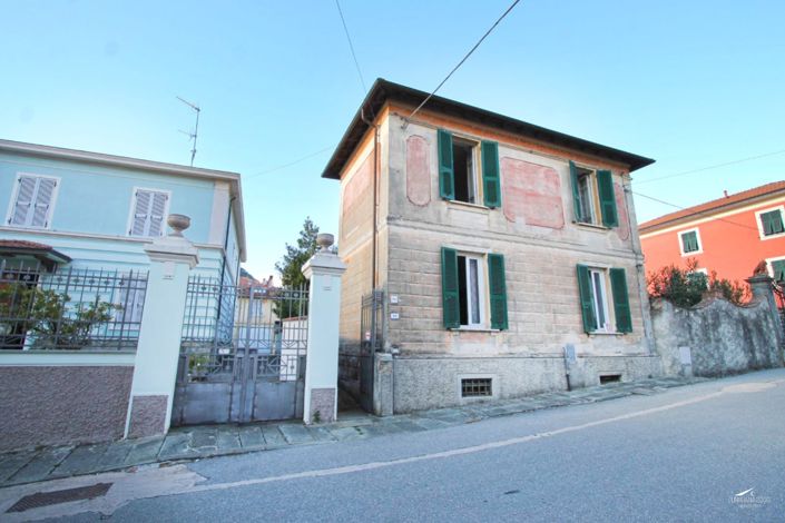 Image No.1-Propriété de 3 chambres à vendre à Fivizzano