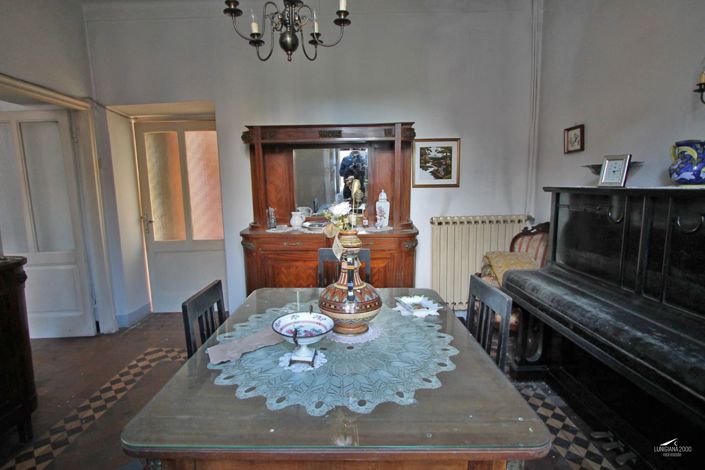 Image No.10-3 Bed Property for sale