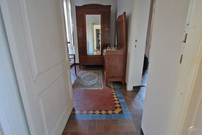 Image No.19-3 Bed Property for sale