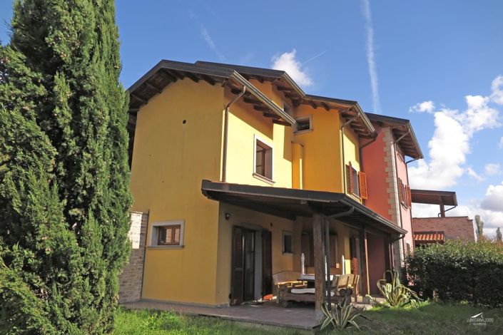 Image No.1-4 Bed Property for sale