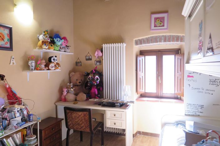 Image No.24-3 Bed Property for sale