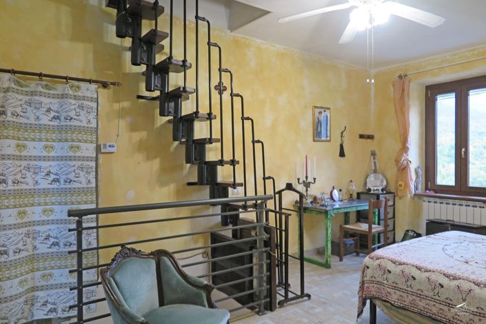 Image No.12-1 Bed Property for sale