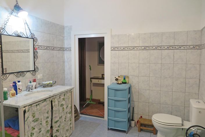 Image No.26-1 Bed Property for sale