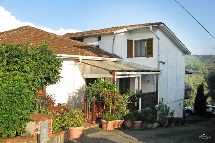 Image No.1-Propriété de 4 chambres à vendre à Fivizzano