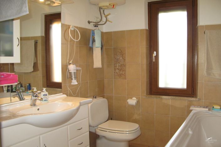 Image No.31-4 Bed Property for sale