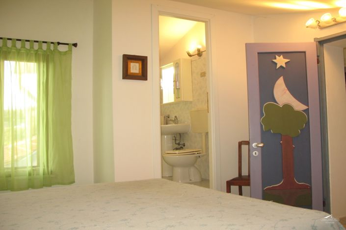 Image No.40-4 Bed Property for sale