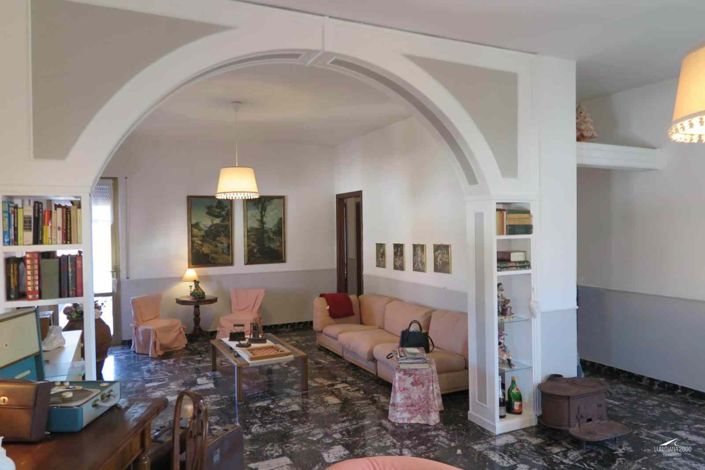 Image No.10-3 Bed Property for sale