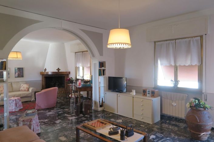 Image No.11-3 Bed Property for sale