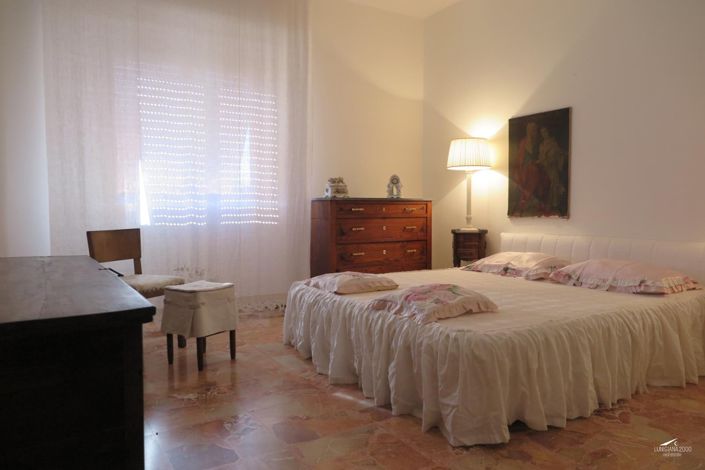 Image No.14-3 Bed Property for sale