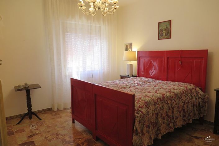 Image No.15-3 Bed Property for sale