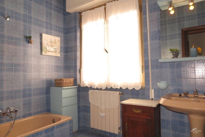 Image No.24-3 Bed Property for sale