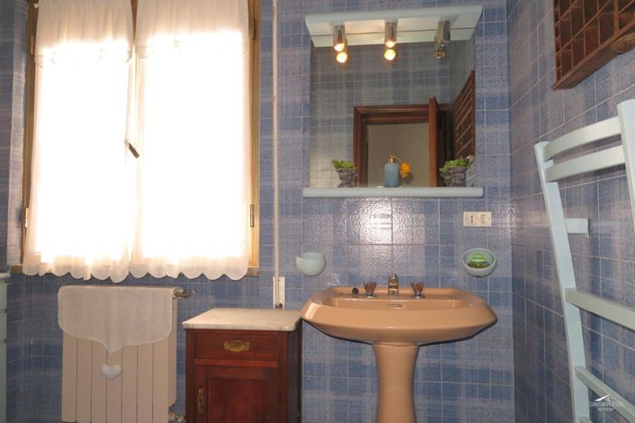 Image No.25-3 Bed Property for sale