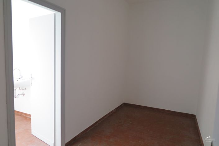 Image No.28-3 Bed Property for sale