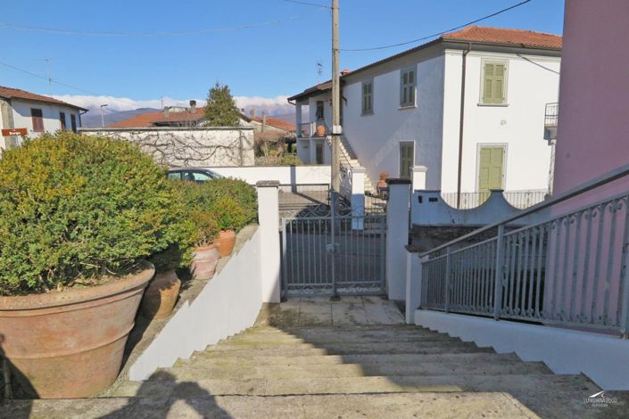 Image No.3-3 Bed Property for sale