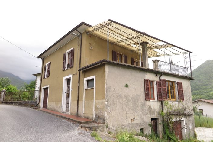 Image No.2-Propriété de 4 chambres à vendre à Bagnone