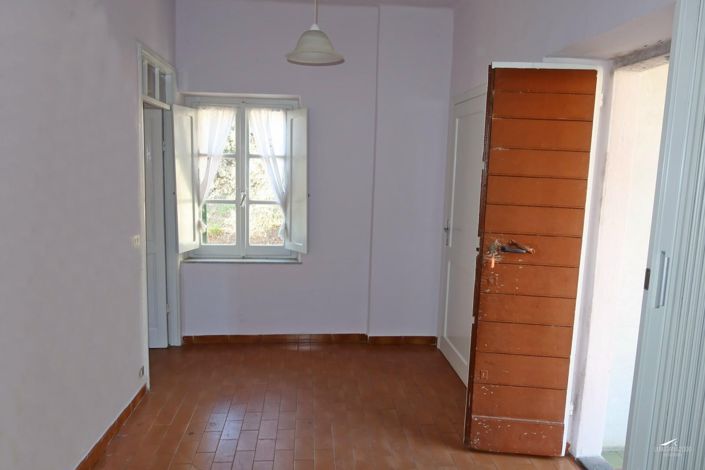 Image No.11-2 Bed Property for sale